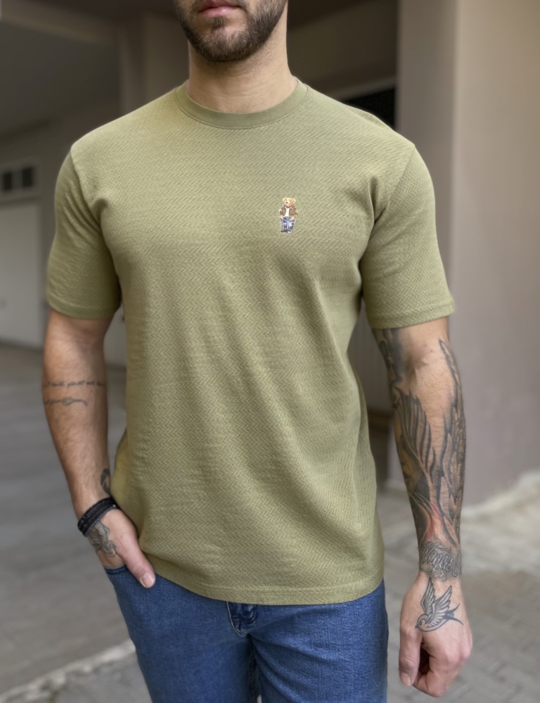 TPM Ανδρικό βαμβακερό λαδί T-shirt με ανάγλυφο ύφασμα και στάμπα στο στήθος TPM1069